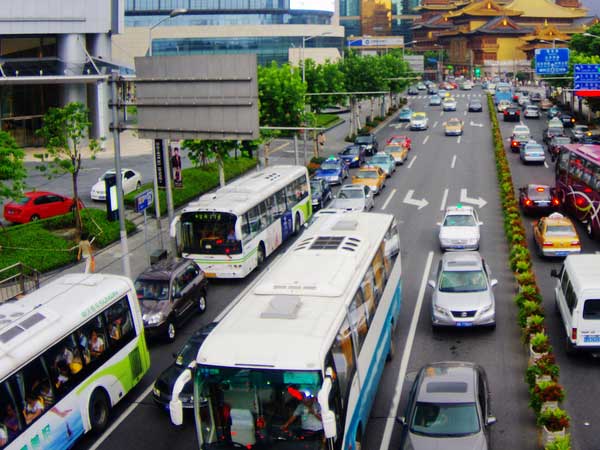 除了电子媒体广告外还有深圳车身广告帮到您
