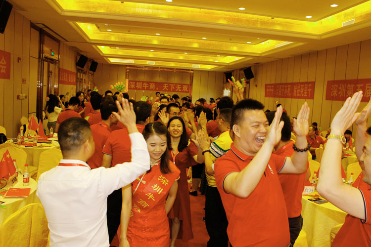 牛商争霸赛总结表彰大会喷绘360荣获优秀企业奖